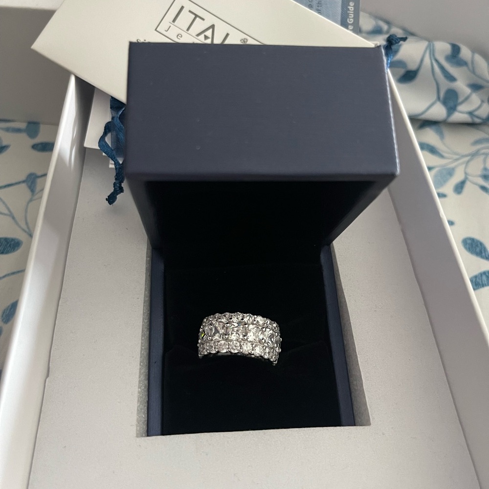 Beautiful ring size 7.5 - Picture 4 of 5